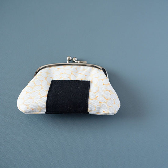 Easy to use divider Mini purse with rice ball pattern


  ¥2,200