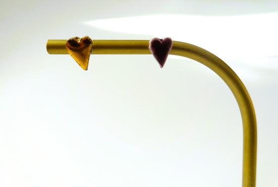 kotsubu ceramic pierced earrings (heart, purple + gold)