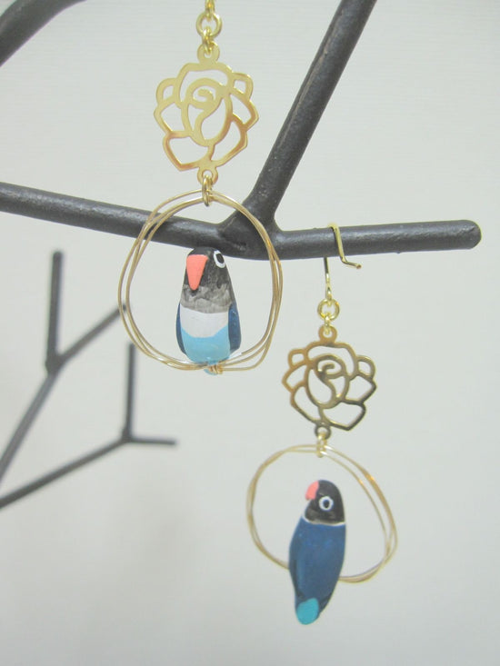 Ring-Riding Blue Button Parrot with Flower Motif Pierced earrings Clip-on earrings
