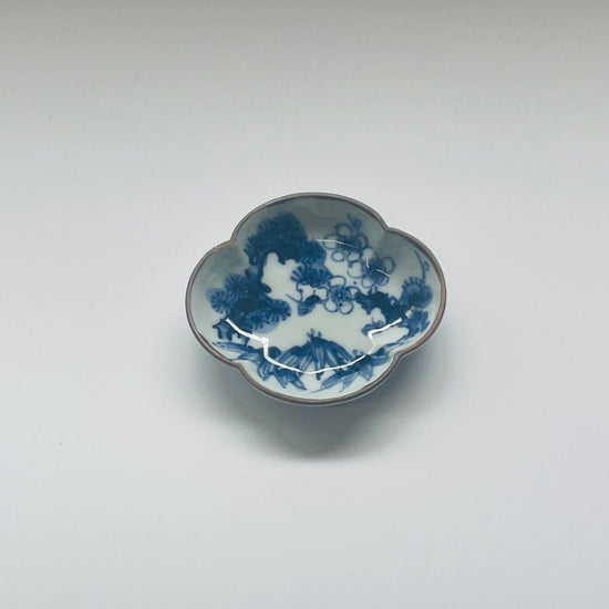 [Moe Kiln] Mame-dish with design of pine, bamboo, and plum