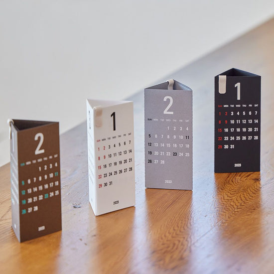 Re+g Triangular 2026 Desktop 3-Month Calendar