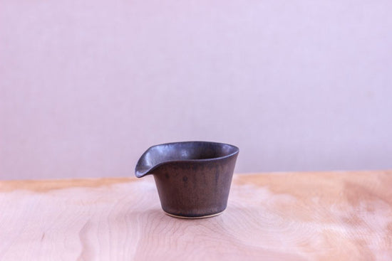 lipped bowl