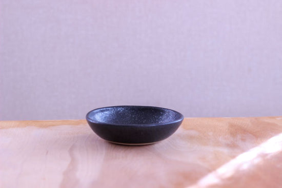 deep dish (dish with a high rim)