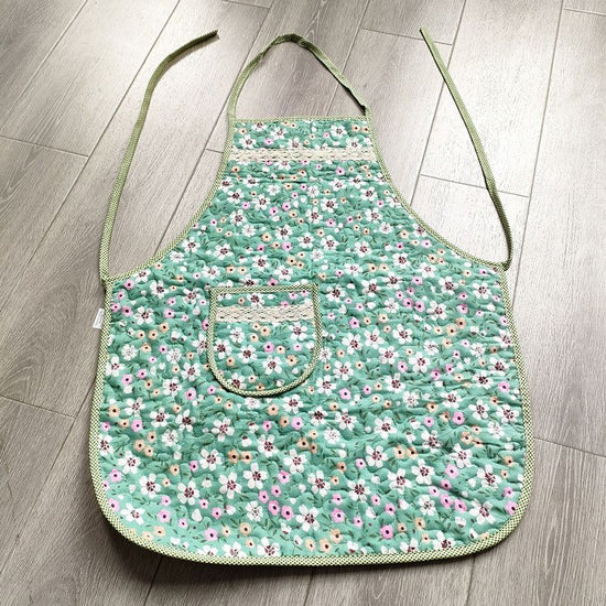 [apron with neckpiece] quilted cotton, light and warm