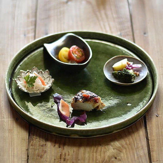 Oribe Round 8 "BON Greenish Japanese Tableware, Round Medium Plate, Made in Japan, Minoyaki, Stylish, Modern