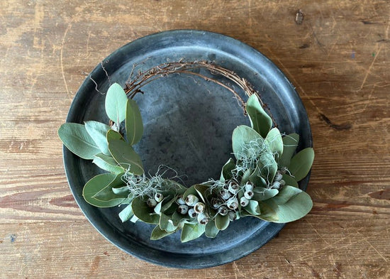 Tetragona nut and Spanish moss wreaths