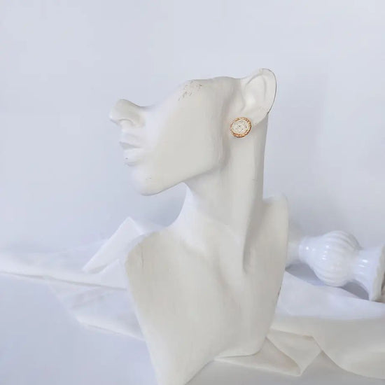 Pierced earrings / Clip-on earrings of Ume-Musubi