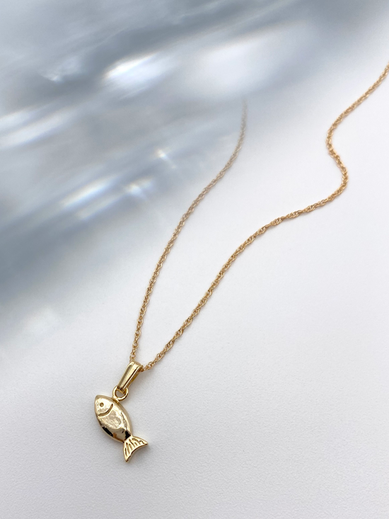 Finley necklace | fish | gold