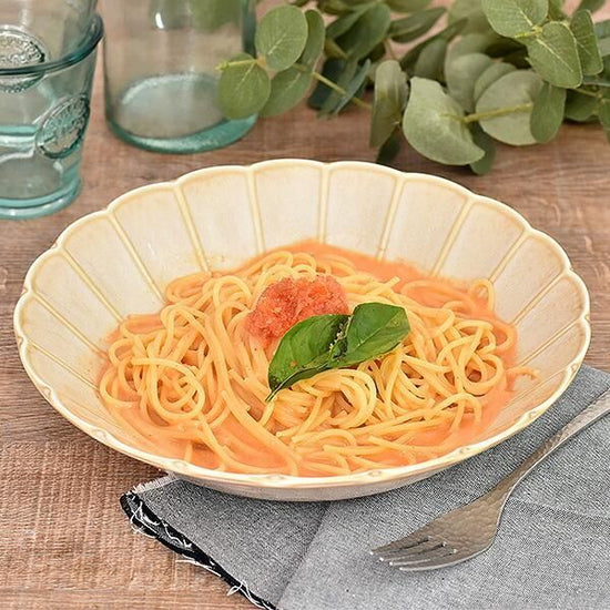 Fiore cream flower shape 24cm deep dish, white type, Western tableware, round plate, made in Japan, Minoyaki, stylish.