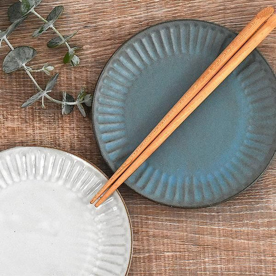 Black pottery shinogi 15cm round dish, Turkey, blue, Western tableware, round medium dish, made in Japan, Minoyaki, stylish, modern.