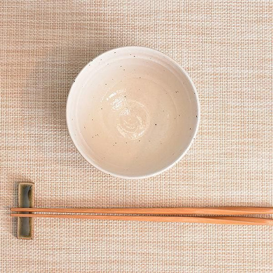 Urushi white bowl-shaped rice bowl, white type, Japanese tableware, rice bowl, made in Japan.