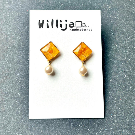 [Willija] Metal Allergy-Friendly Pierced Earrings with Petals (MA)