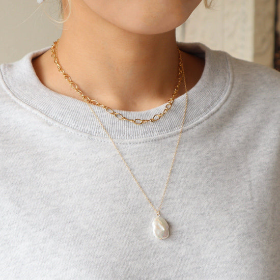 Baroque pearl oval necklace