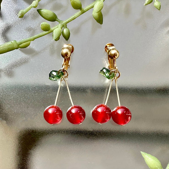 Natural Stone Cherry Pierced earrings and Clip-on earrings