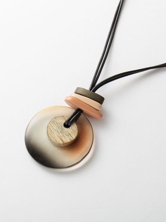 Wood & resin mal necklace