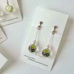 Clip-on earrings of grape Kowloon ball