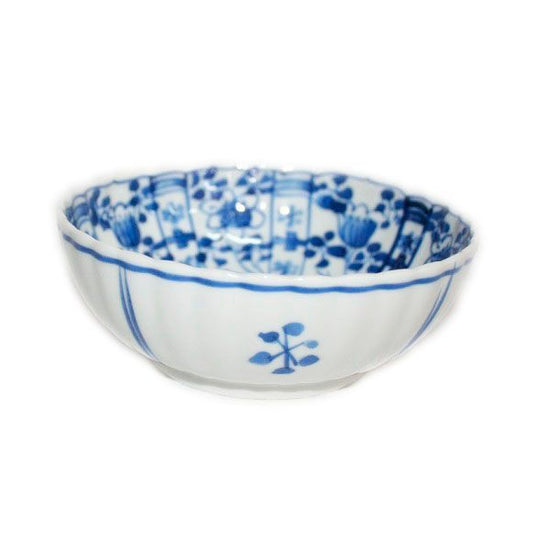[Eisyou] Four-sided chrysanthemum-shaped bowl with design of flowers and grasses