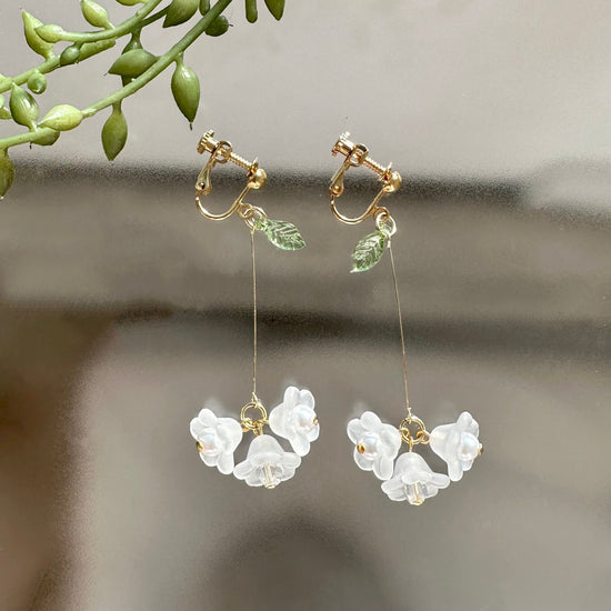 Matte White Flower Pierced earrings, Clip-on earrings