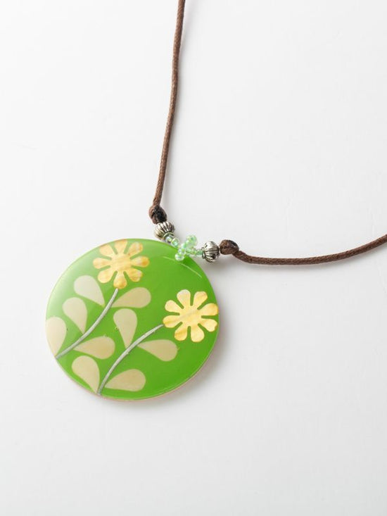 Shell resin floral necklace