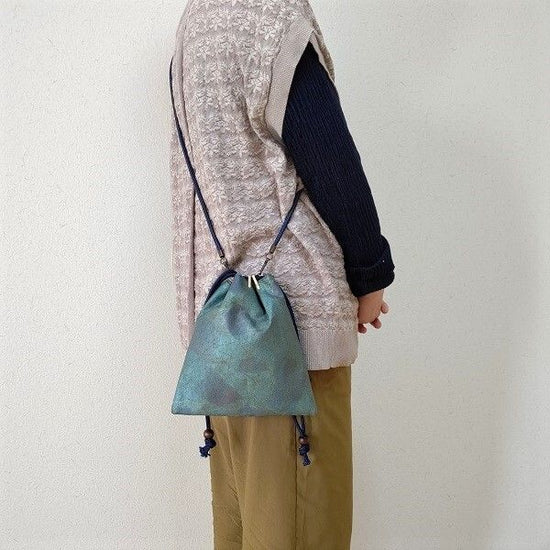 Kyoto, cotton tsumugi-style green ground, mixed foil and blue shell foil, purse shoulder