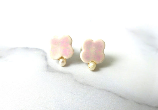 CLOVER and freshwater pearl pierced earrings/Clip-on earrings (Orchid)