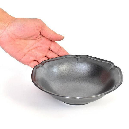 Noir 17cm shallow bowl, black type, Western tableware, round bowl, made in Japan, Minoyaki, stylish.