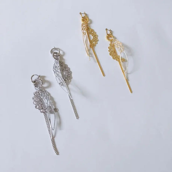 Pierced earrings / Clip-on earrings with Matsumusubi Feathers