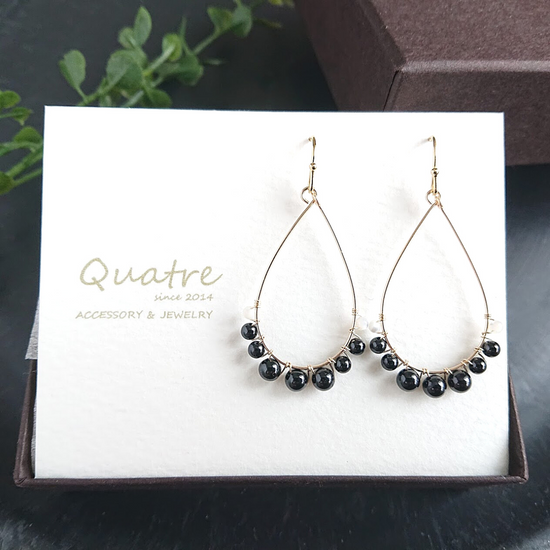 블랙 스피넬 피어싱 이어링 뮤즈