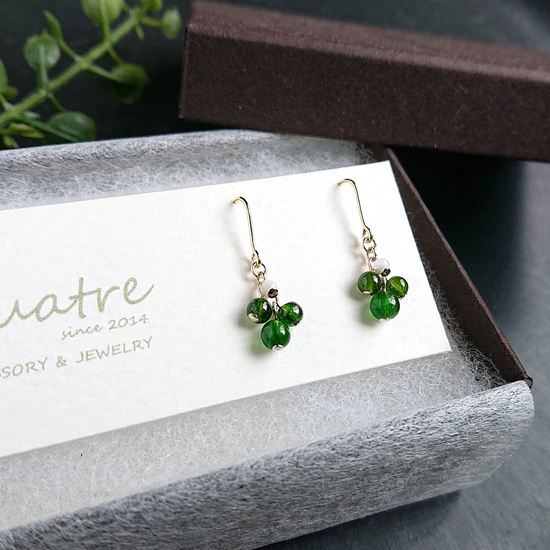 크롬 다이옵사이드 피어싱 이어링 콰트르