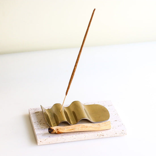 Palo Santo Plate Gold [cash on delivery not accepted] that can also hold incense