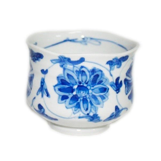 [Eisyou] Bowl with a floral wheel design in underglaze blue