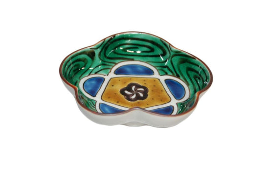 [Eisyou] Pine-shaped dish with plum tree design, 3" x 3