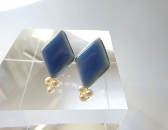 Hishigata Freshwater Pearl Pierced Earrings / Clip-on Earrings Light Blue