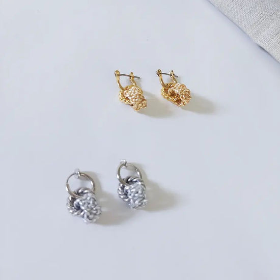 Pierced earrings / Clip-on earrings by Awajimusubi