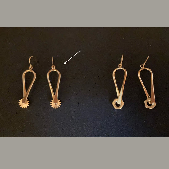 ARCHI ACCESSORY Gear Hook Pierced earrings (Brass) L Size