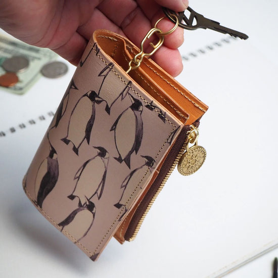 Key Case with Zipper Pocket with One Gusset (Penguin) holds many cards Cowhide