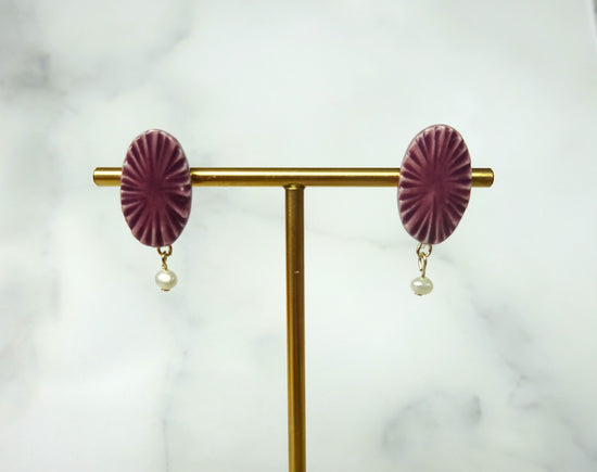 Oval pierce/earring of carved moyo ( purple)