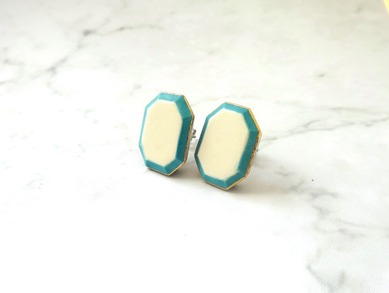 jewel cut classical pierced earrings/Clip-on earrings (white)