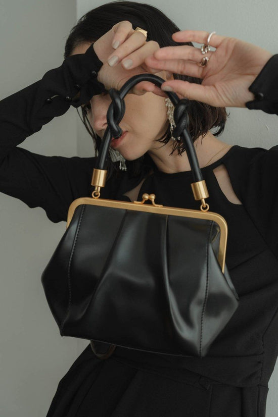 11/18 - Shipment Clasp Accent Bag/Black (Additional Sales)