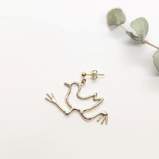 Cute bird motif of the southern island *White Harakuina* sold in one ear (Pierced earrings, Clip-on earrings silver)
