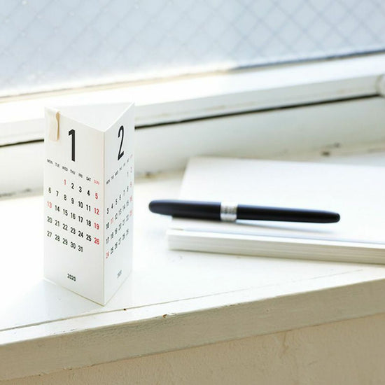 Re+g Triangular 2026 Desktop 3-Month Calendar