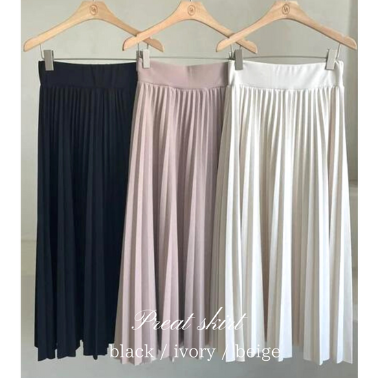 pleated skirt