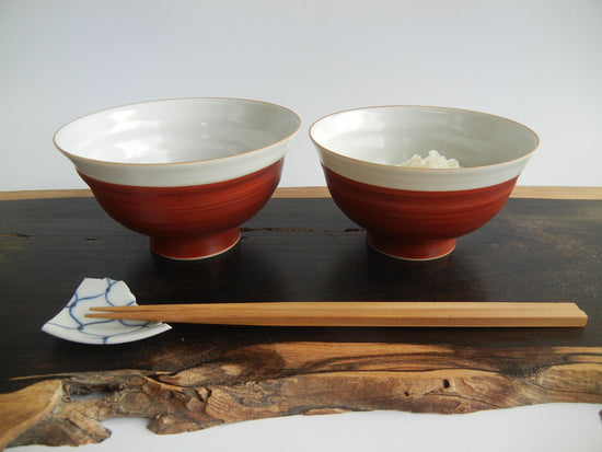 Red-colored pointed rice bowl (large and small)
