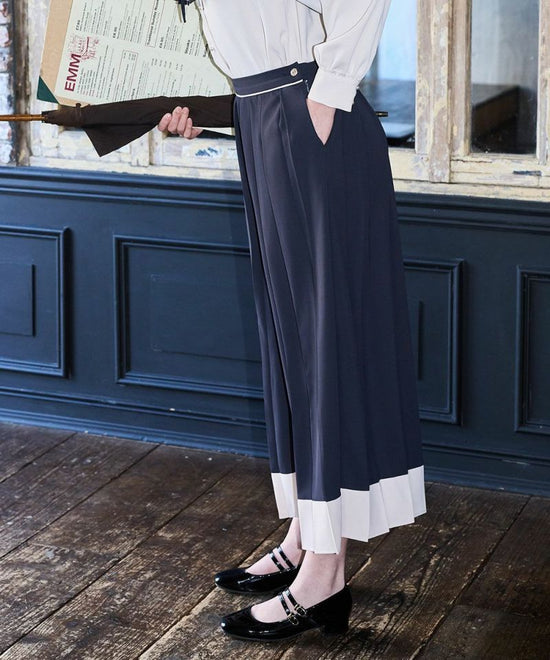 Bicolor Pleated Pants