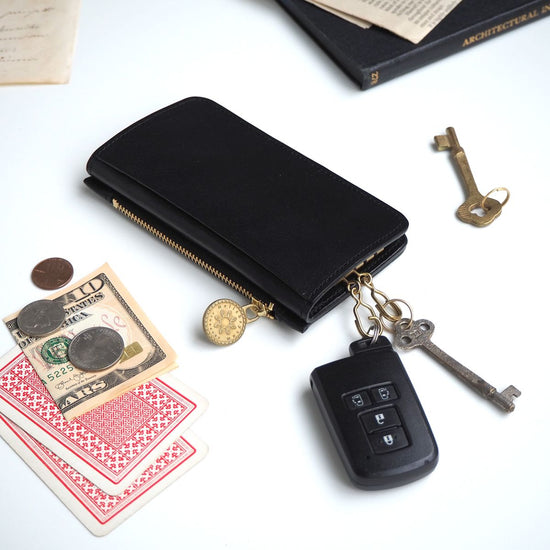 Key Case with Wide Zipper Pocket (Black) Cowhide Women and Men