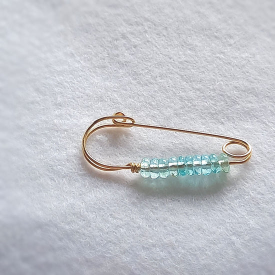 SAFETY PIN ear cuff (apatite)