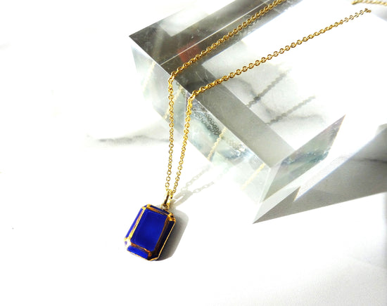 jewel cut necklace (blue)