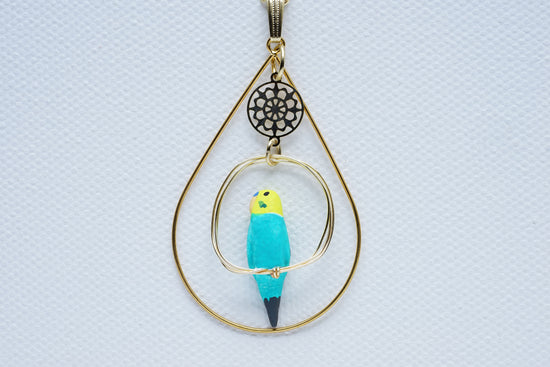 Pendant with one-rider Budgie (Emerald) with Surrounding Accessory