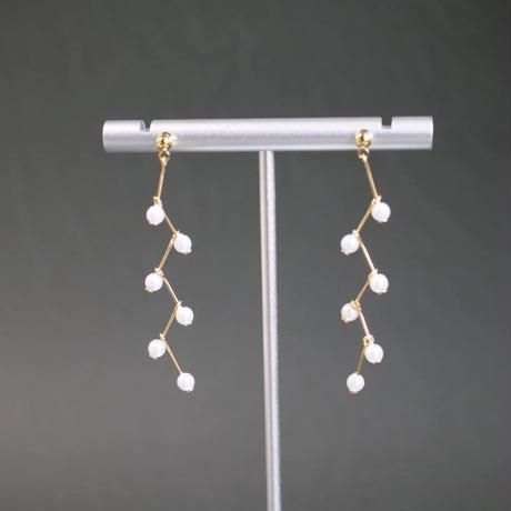 Pierced Earrings/Clip-on earrings with Shaking Tiny Pearls