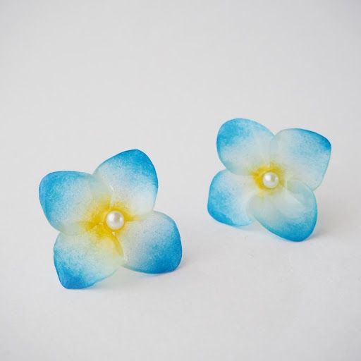 Transparent Japanese paper hydrangea Pierced earrings / Clip-on earrings (blue)
